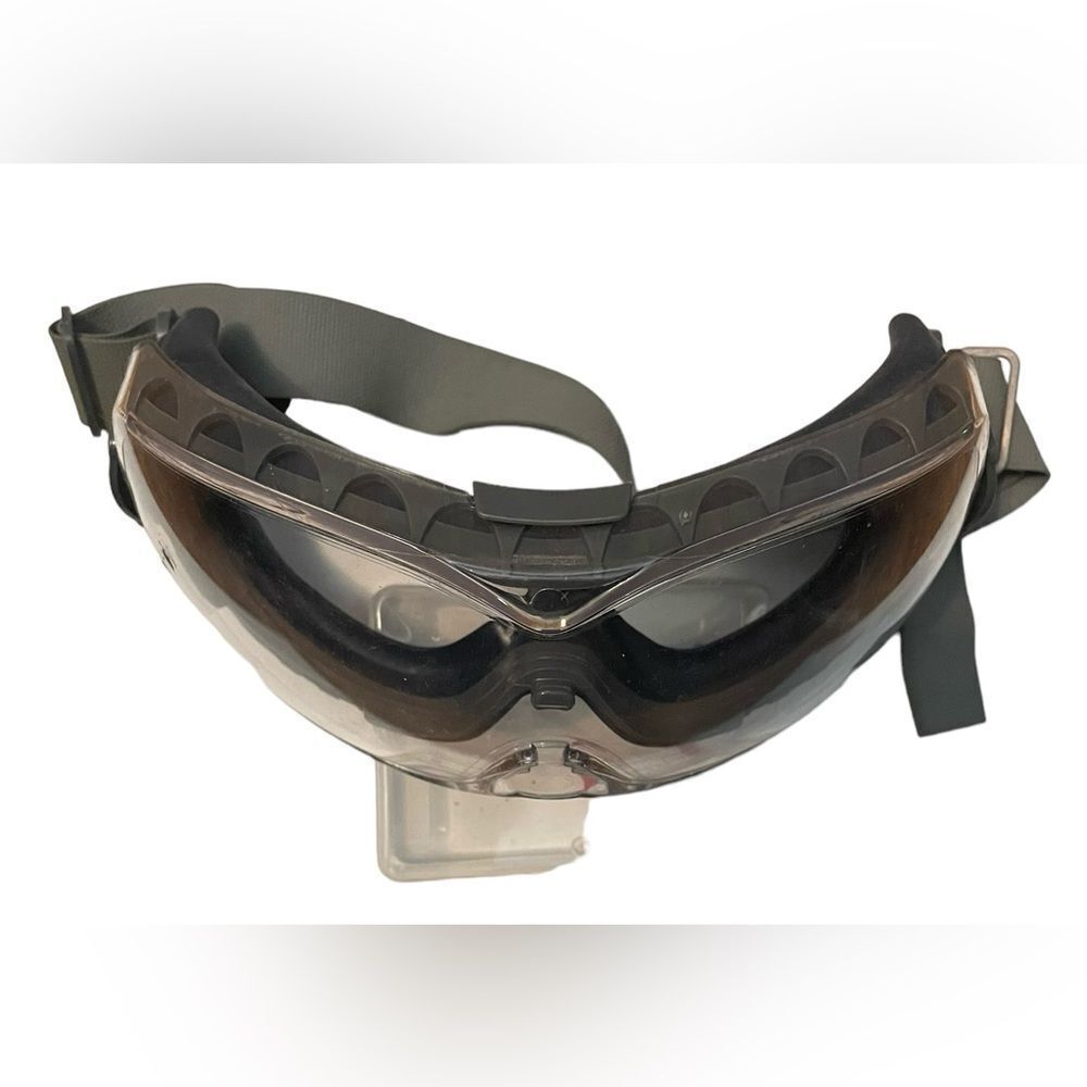 UVEX Lab Goggles - Picture 4 of 8
